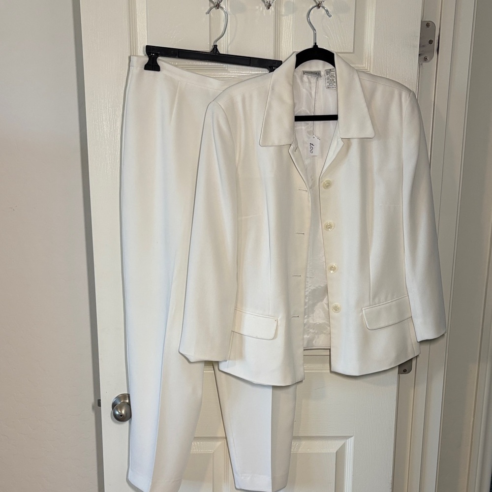 Liz Claiborne Village Cream Jacket Label Detail